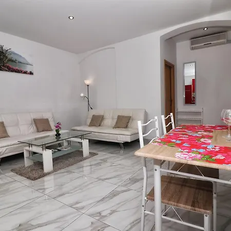 Apartment Amalia *