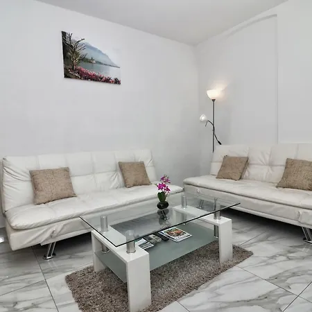 Apartment Amalia *